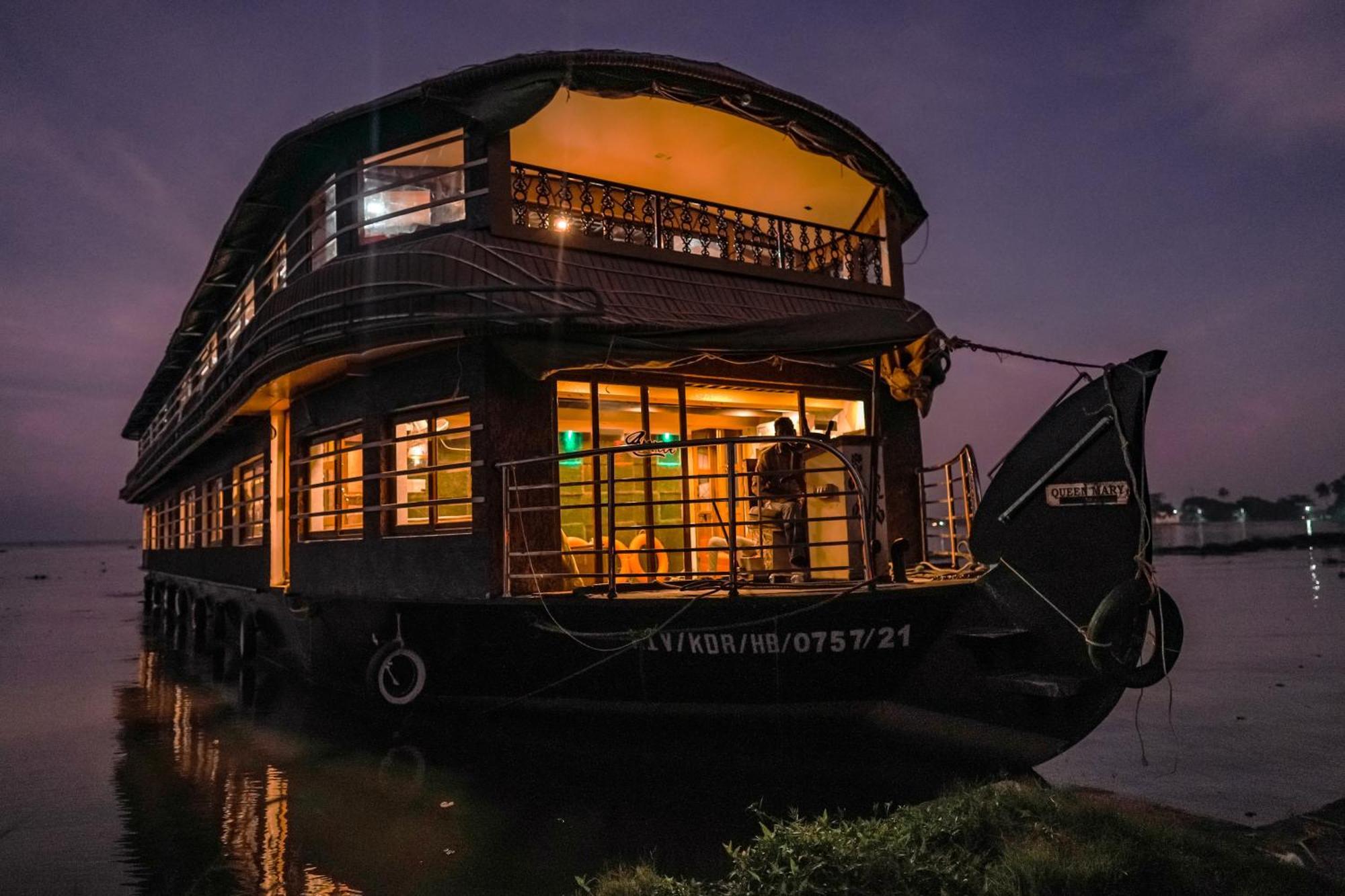 Venice Premium Houseboats Alleppey Alappuzha Екстериор снимка