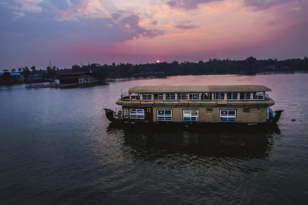 Venice Premium Houseboats Alleppey Alappuzha Екстериор снимка