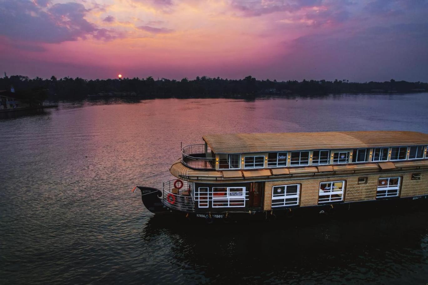 Venice Premium Houseboats Alleppey Alappuzha Екстериор снимка